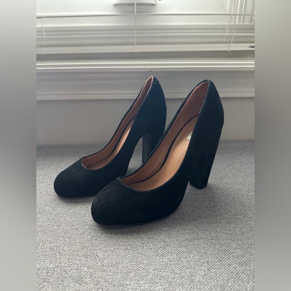 Kimchi Blue Black Leather Suede Round Toe Pump Heel Shoes